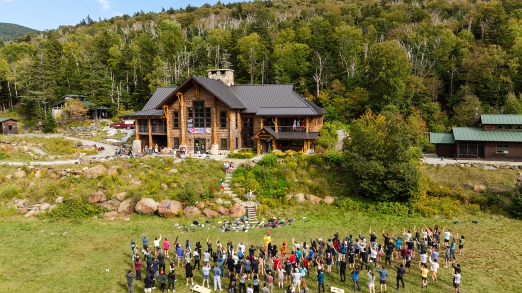 An aerial photo of Trippees at the Moosilauke Ravine Lodge during First-Year Trips